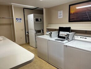 5051 La Jolla Blvd, Unit 304 in San Diego, CA - Building Photo - Building Photo