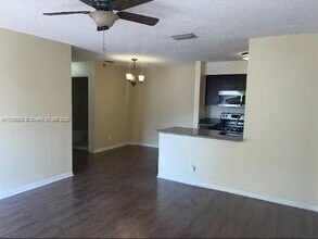 10428 NW 8th St in Pembroke Pines, FL - Building Photo - Building Photo