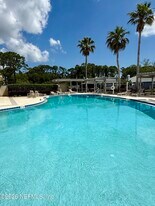 218 Cranes Lake Dr in Palm Valley, FL - Building Photo