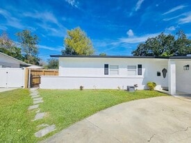 6491 MacKenzie St in Orlando, FL - Building Photo