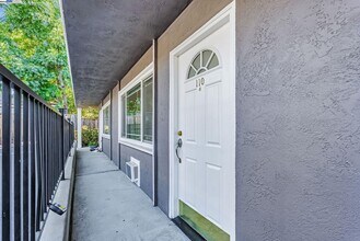 1180 Saranap Ave in Walnut Creek, CA - Building Photo - Building Photo