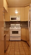 19638 Pompeii Ave, Unit 1D in Hollis, NY - Building Photo - Building Photo