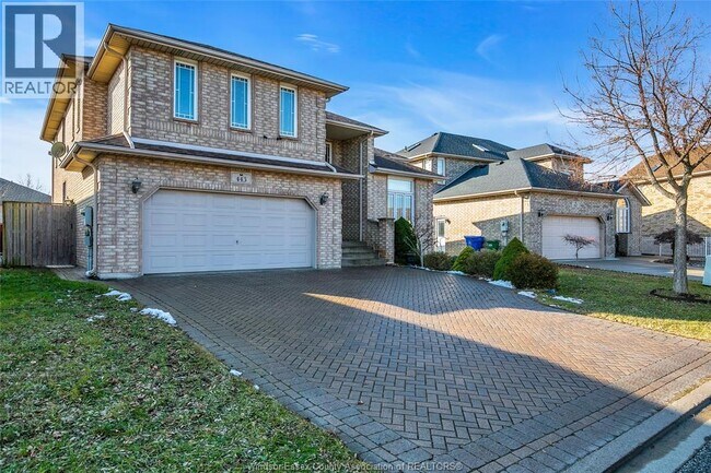 443 Hamner Cir in Windsor, ON - Building Photo - Building Photo