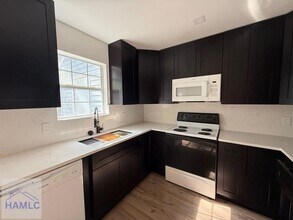 1100 Pineland Ave in Hinesville, GA - Foto de edificio - Building Photo