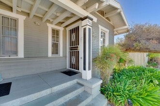 926 Newport Ave in Long Beach, CA - Building Photo - Building Photo