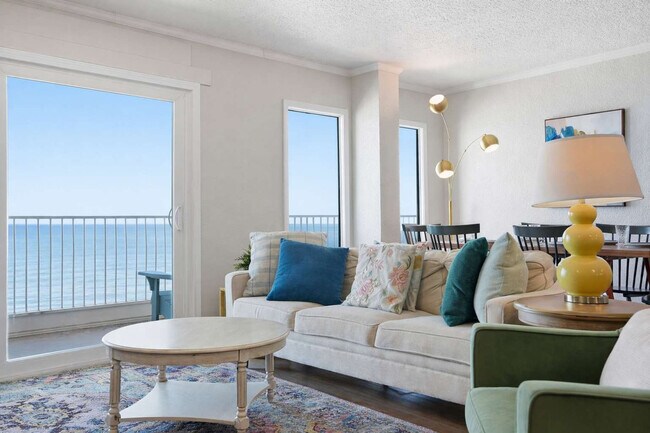 8743 Thomas Dr in Panama City Beach, FL - Building Photo - Building Photo