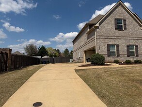 Beautiful 5 Bedroom Home in The Cotswolds in Auburn, AL - Foto de edificio - Building Photo