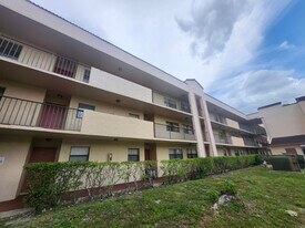 3470 Foxcroft Rd in Miramar, FL - Building Photo