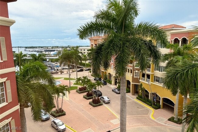 401 Bayfront Pl in Naples, FL - Foto de edificio - Building Photo