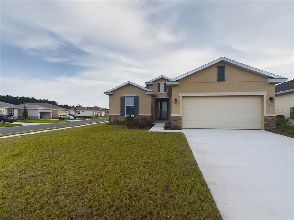 5859 SW 77th Ct in Ocala, FL - Foto de edificio