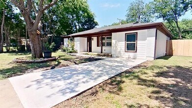 424 Parkside Dr in White Settlement, TX - Foto de edificio - Building Photo