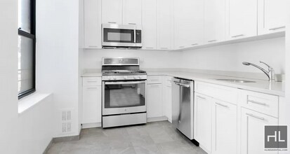no fee 3 bedroom 2 bathroom with laundry - in New York, NY - Building Photo - Building Photo