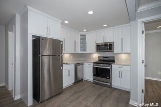 3-15 Willowbrook Ave, Unit 4D in Bay Shore, NY - Building Photo - Building Photo