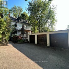 30 Old Bridle Path in Toronto, ON - Building Photo - Building Photo