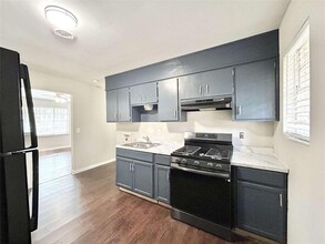 6500 Raymond Dr in Union City, GA - Foto de edificio - Building Photo