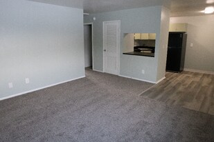 2800 Crystal St in Anderson, IN - Building Photo