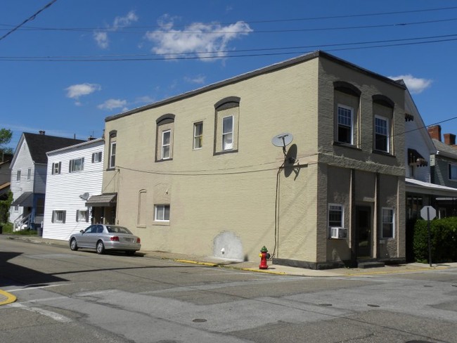 701 E 2nd Ave in Tarentum, PA - Building Photo - Building Photo