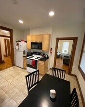 121 Calumet St, Unit 2 in Boston, MA - Foto de edificio - Building Photo