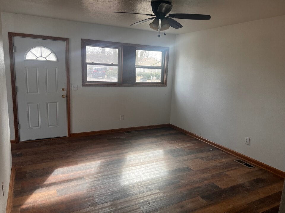 618 Delaware Ave in Elyria, OH - Building Photo