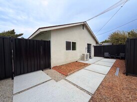 1518 Warwick Ave in Thousand Oaks, CA - Building Photo