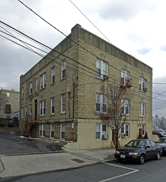 989 Boulevard E in Weehawken, NJ - Building Photo - Building Photo