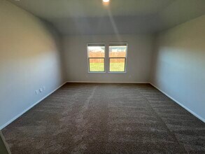 811 Wolf Creek Dr in Cleburne, TX - Foto de edificio - Building Photo