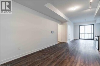 2075 Lakeshore Rd. in Burlington, ON - Building Photo - Building Photo
