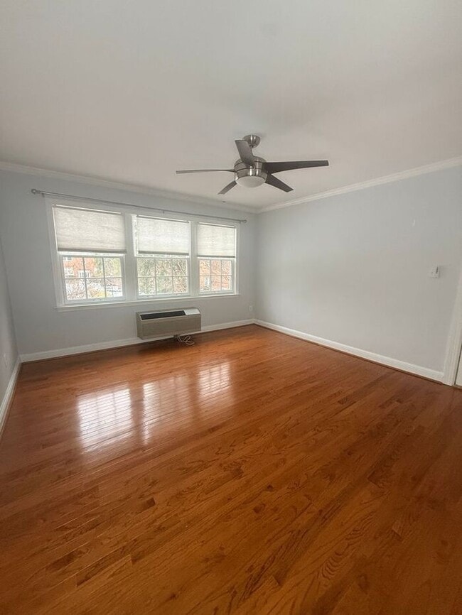 1814 W Abingdon Dr in Alexandria, VA - Building Photo - Building Photo