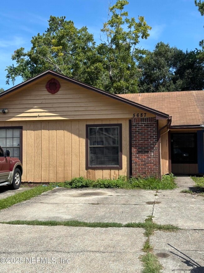 5687 Bennington Dr