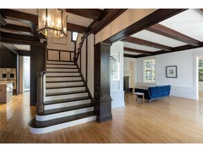 2700 W Lake of the Isles Pkwy in Minneapolis, MN - Building Photo - Building Photo