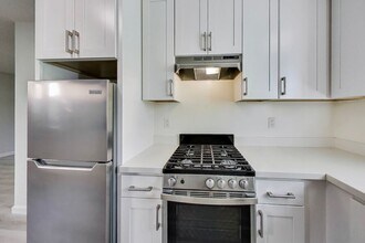 671 Vernon St in Oakland, CA - Building Photo - Building Photo