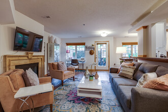 Just off Main Townhomes in Maple Grove, MN - Foto de edificio - Interior Photo