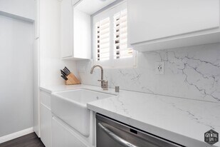 12119 Rochester Ave in Los Angeles, CA - Building Photo