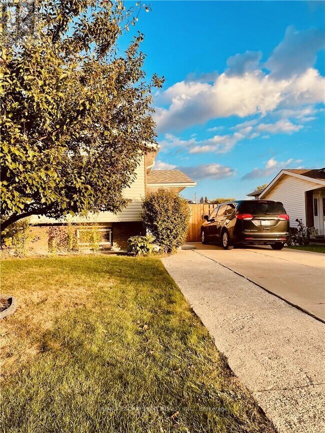 143 Highridge Ave in Hamilton, ON - Building Photo - Building Photo