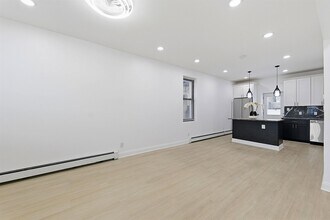 803 West St in Union City, NJ - Foto de edificio - Building Photo