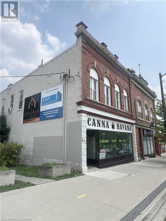 827 King St E in Cambridge, ON - Building Photo