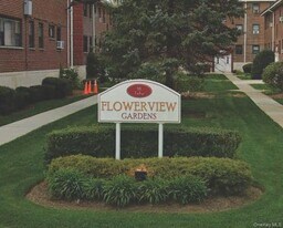 55 Tulip Ave in Floral Park, NY - Building Photo