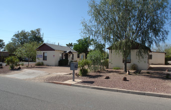 University Casitas in Tucson, AZ - Foto de edificio - Building Photo