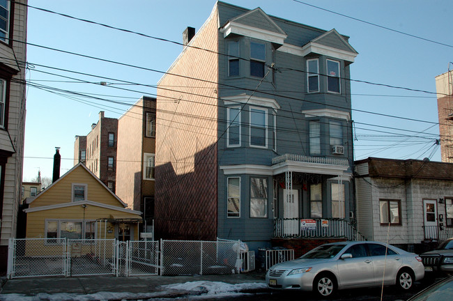 43 Thorne St in Jersey City, NJ - Foto de edificio - Building Photo