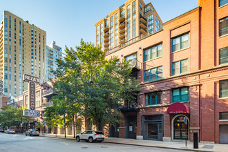 Timber Gallery Lofts of River North in Chicago, IL - Foto de edificio - Building Photo