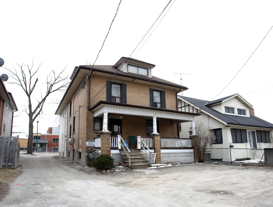 76 Guelph St in Halton Hills, ON - Building Photo