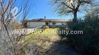 16657 Kayuga St in Victorville, CA - Building Photo