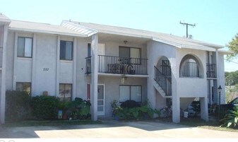 237 Knox McRae Dr in Titusville, FL - Building Photo