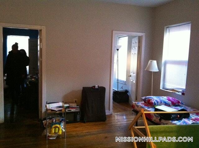 894 Huntington Ave, Unit 8 in Boston, MA - Foto de edificio - Building Photo