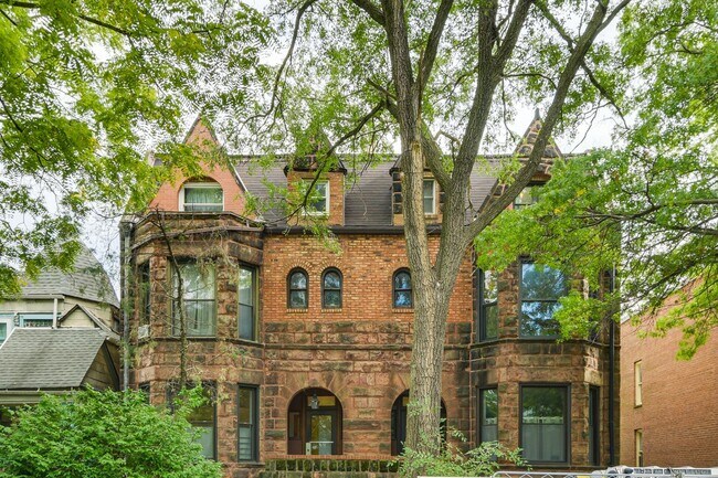 5429 S Blackstone Ave, Unit Condo in Chicago, IL - Building Photo - Building Photo