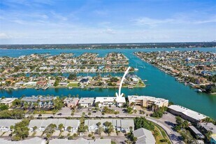 11655 3rd St E in Treasure Island, FL - Building Photo