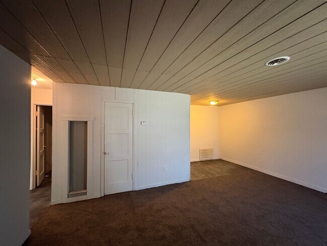 3355 SE Girard St in Topeka, KS - Building Photo - Building Photo