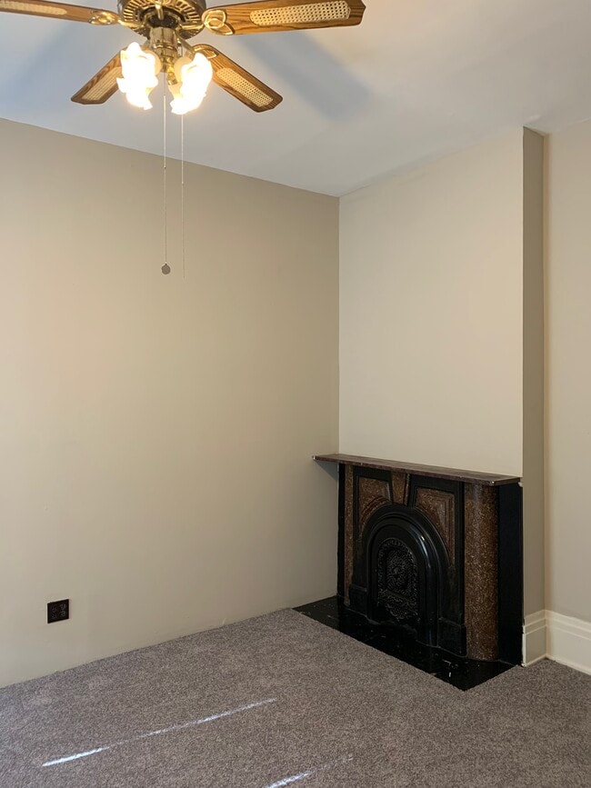 114 Parker St, Unit 2 in Cincinnati, OH - Foto de edificio - Building Photo