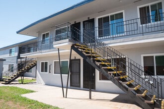 812 W Mines Ave in Montebello, CA - Building Photo - Building Photo