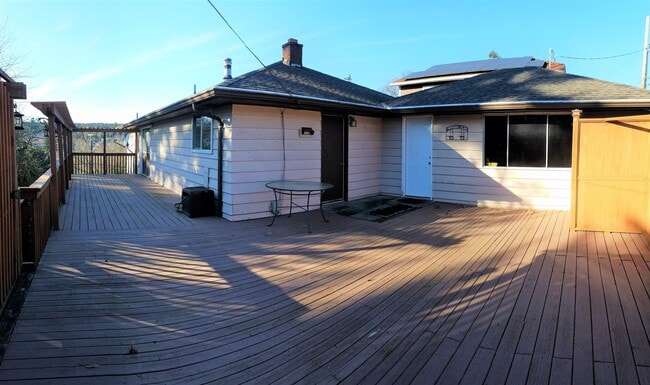 property at 19857 Hamilton Ct NE